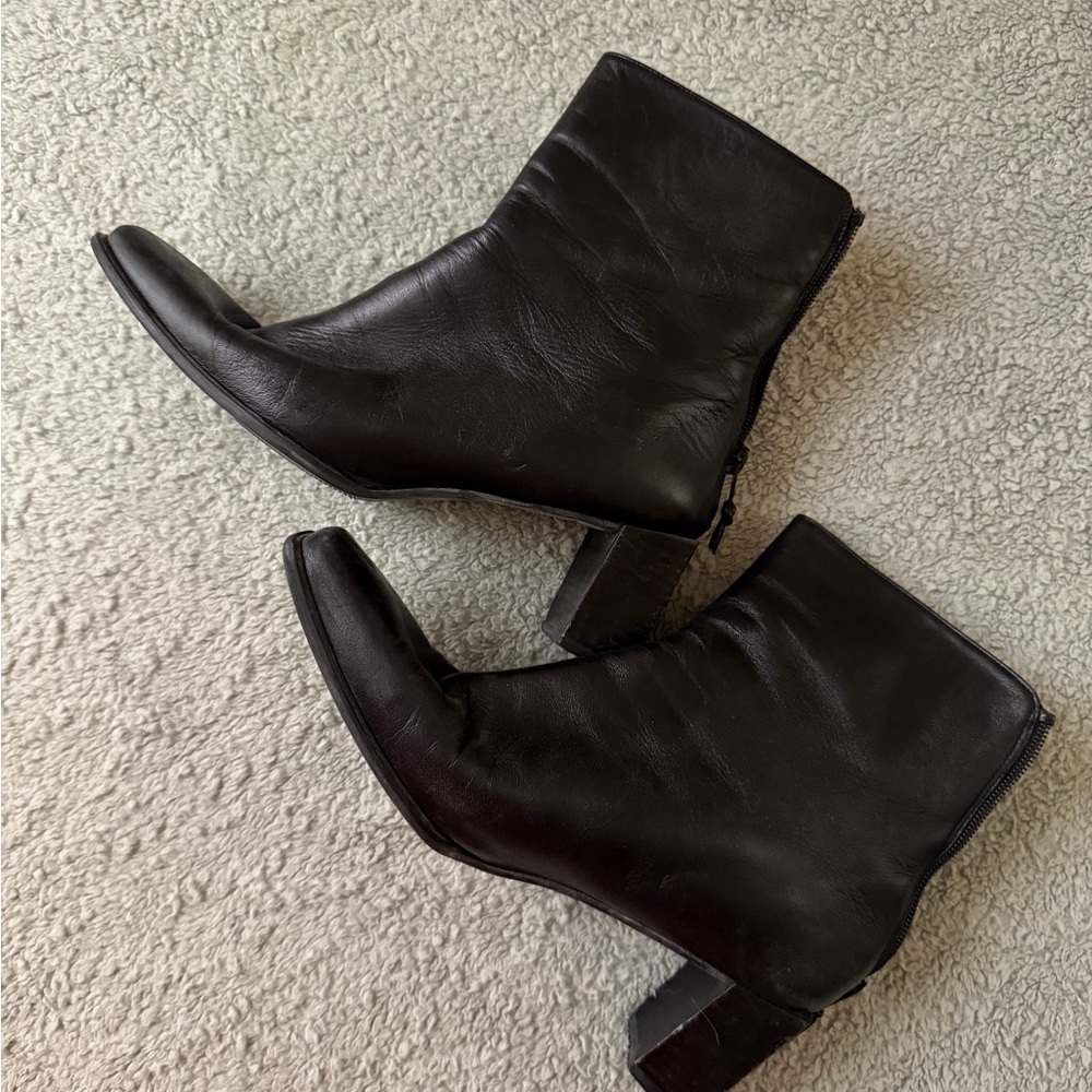 Stuart Weitzman Leather Square Toe Ankle Bootie Size 9